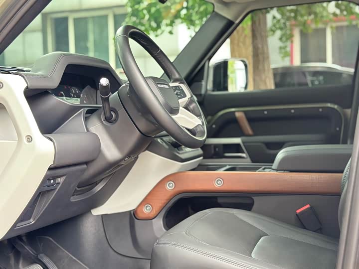 Фото 17 - Land Rover Defender