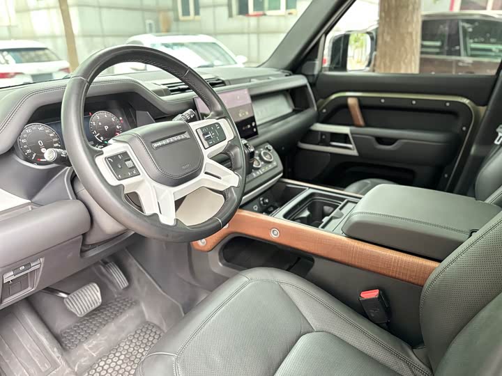 Фото 21 - Land Rover Defender