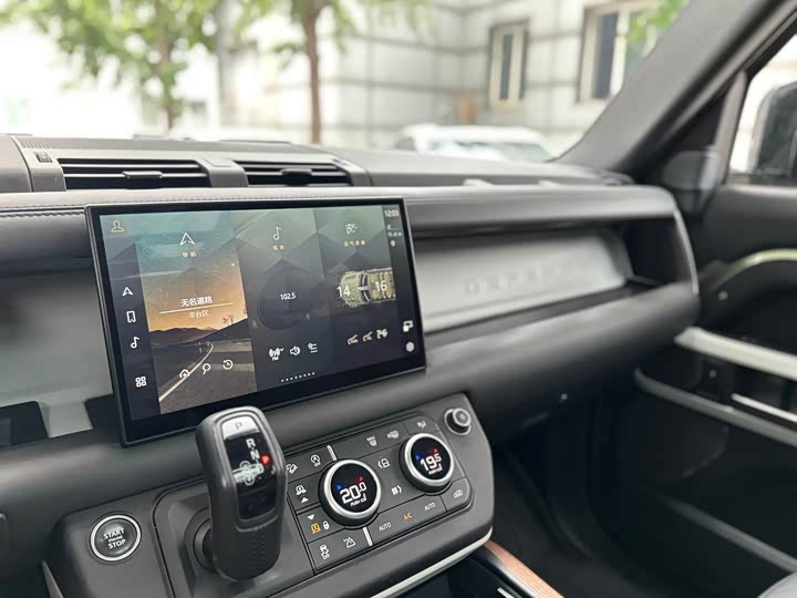 Фото 26 - Land Rover Defender