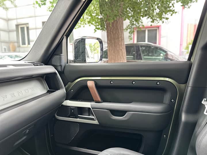 Фото 27 - Land Rover Defender