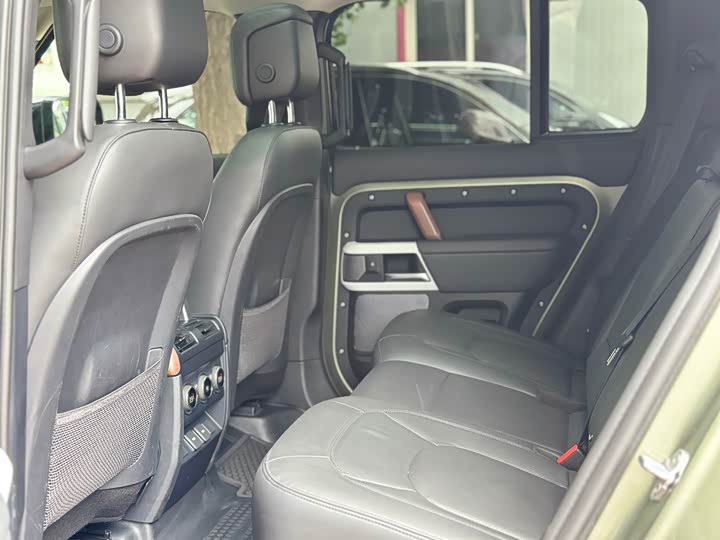 Фото 28 - Land Rover Defender