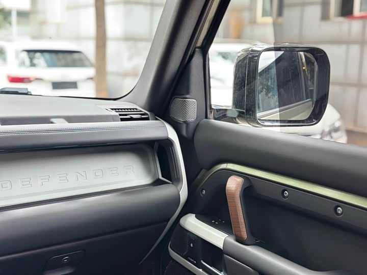 Фото 36 - Land Rover Defender