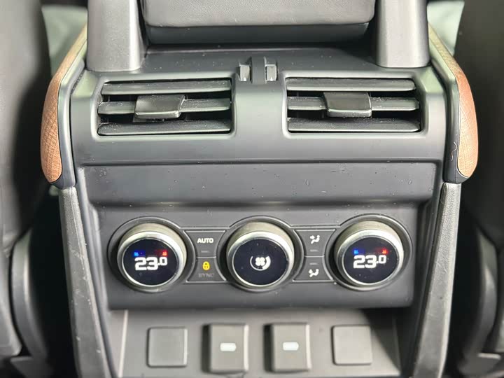 Фото 38 - Land Rover Defender