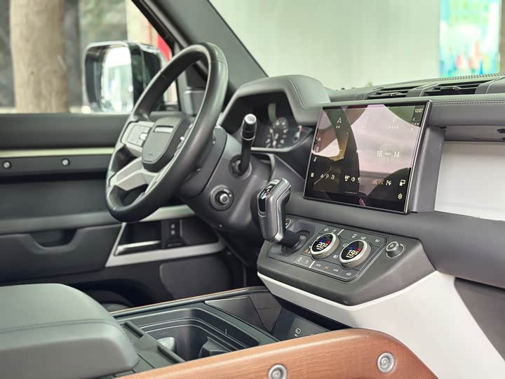 Фото 39 - Land Rover Defender