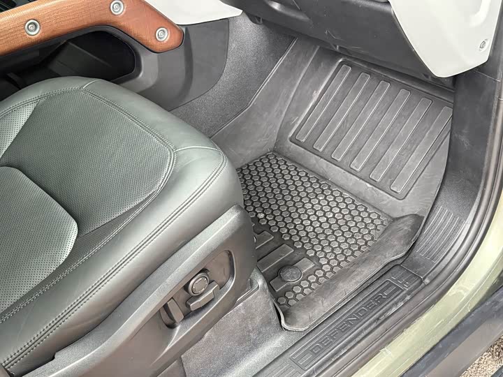 Фото 43 - Land Rover Defender