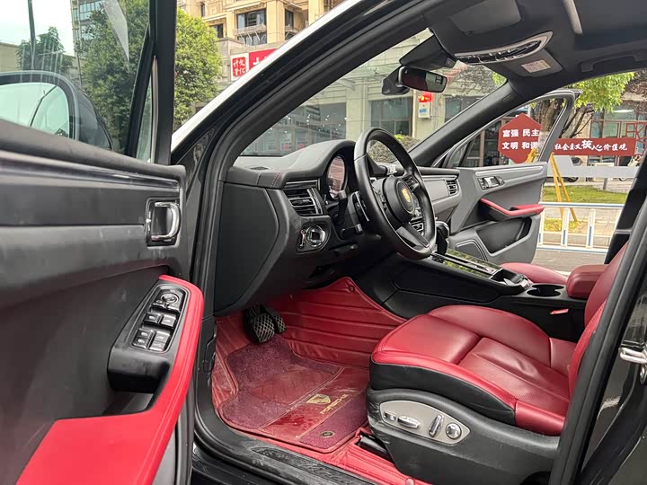 Фото 15 - Porsche Macan