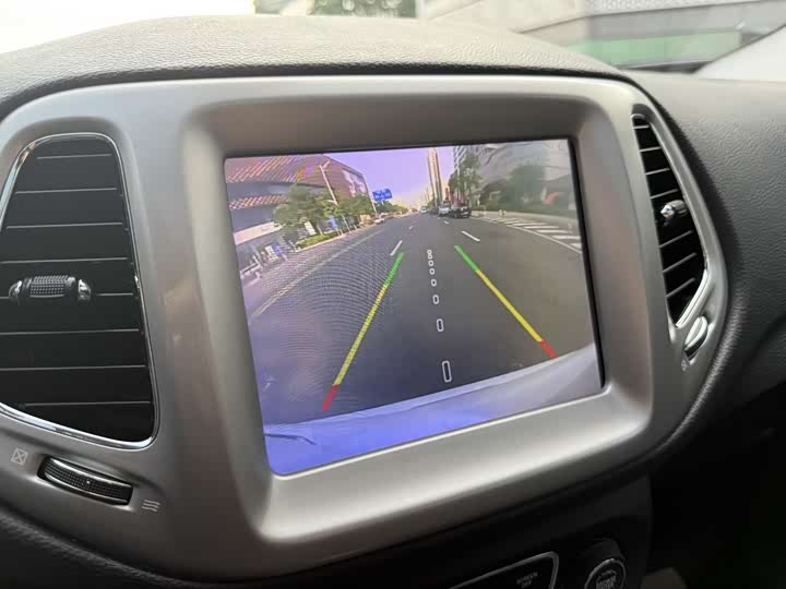 Фото 12 - Jeep Compass