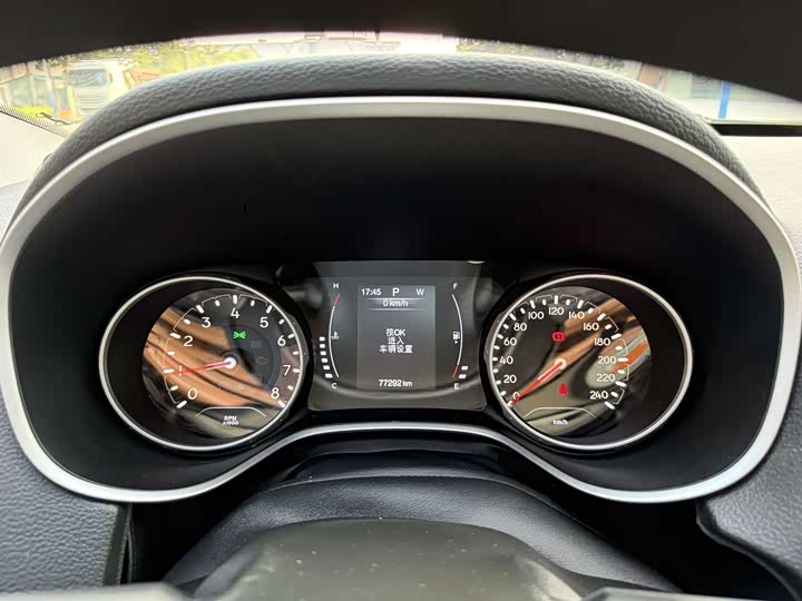 Фото 15 - Jeep Compass