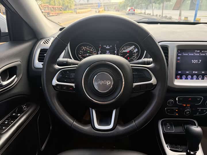 Фото 16 - Jeep Compass