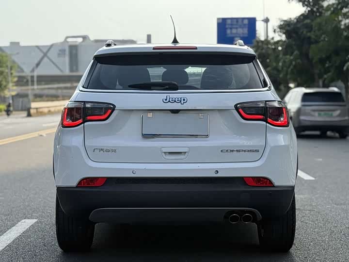 Фото 5 - Jeep Compass