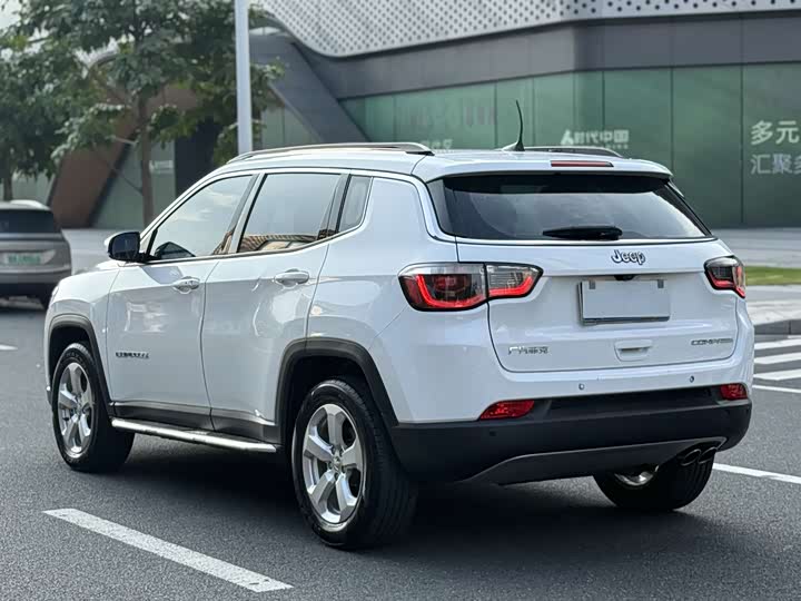 Фото 6 - Jeep Compass