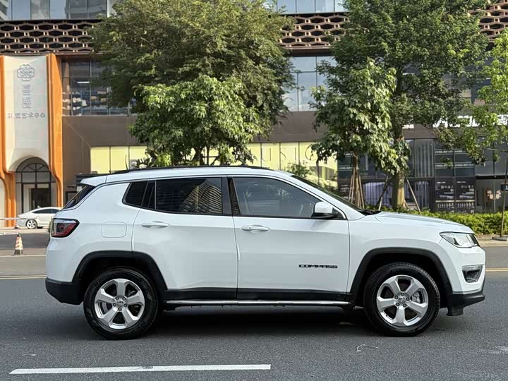 Фото 7 - Jeep Compass