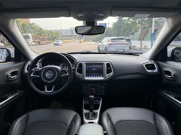 Фото 9 - Jeep Compass