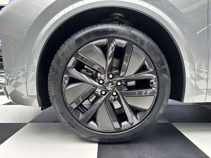 Фото 16 - LiXiang L9