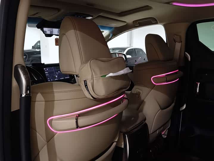 Фото 11 - Toyota Vellfire