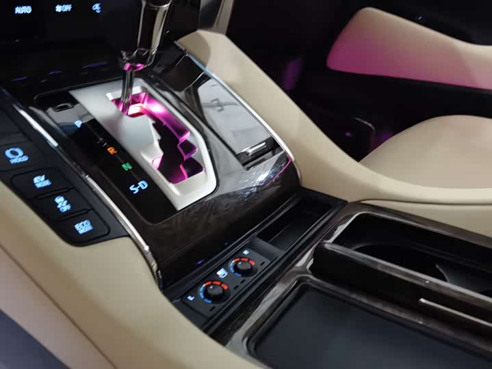 Фото 14 - Toyota Vellfire