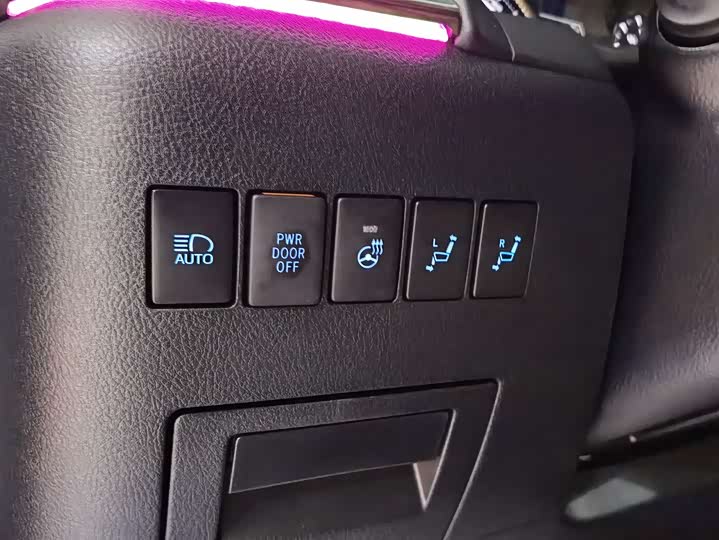 Фото 20 - Toyota Vellfire