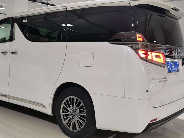 Фото 28 - Toyota Vellfire