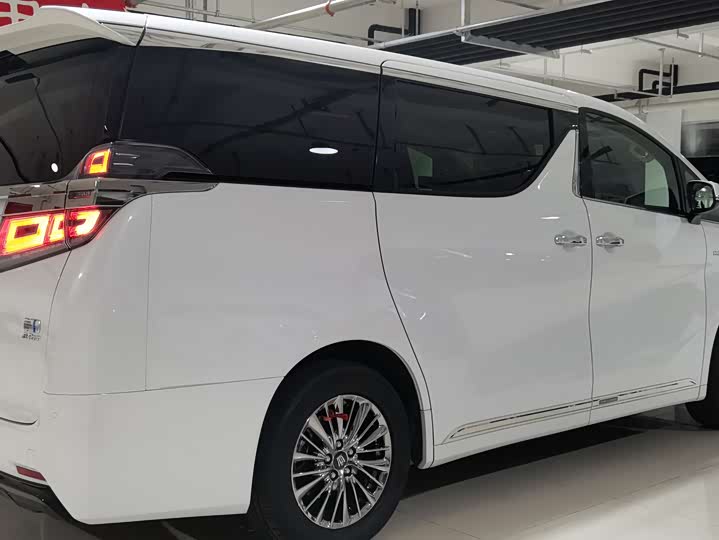 Фото 30 - Toyota Vellfire