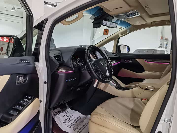 Фото 4 - Toyota Vellfire