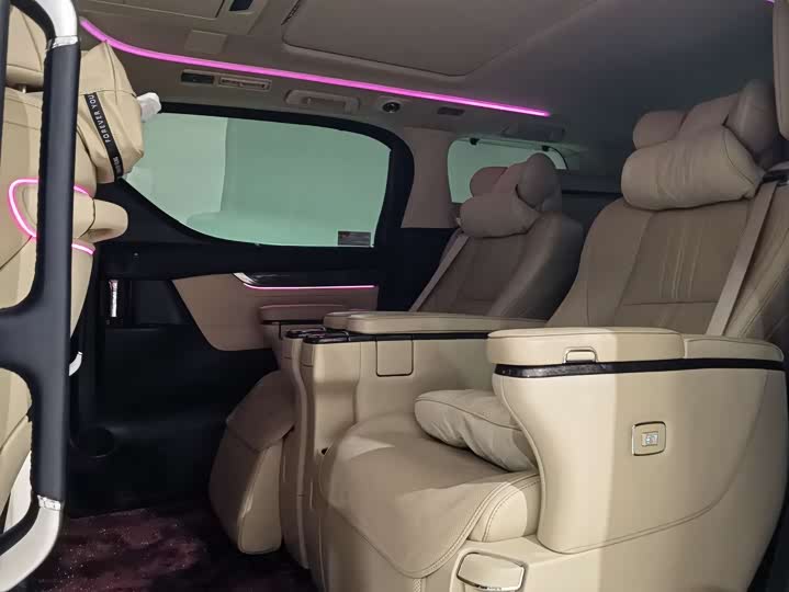 Фото 5 - Toyota Vellfire