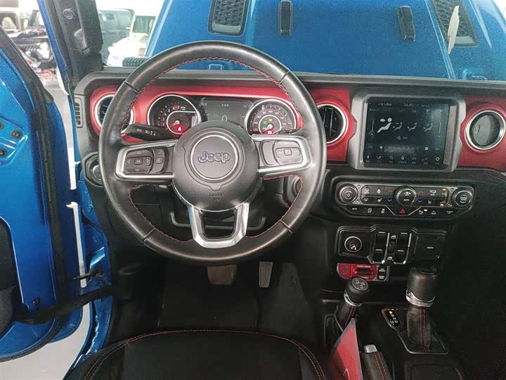 Фото 10 - Jeep Wrangler