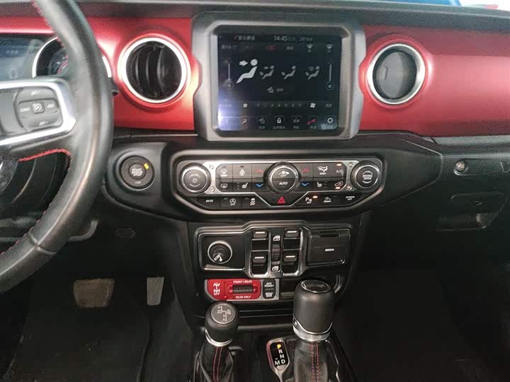 Фото 12 - Jeep Wrangler