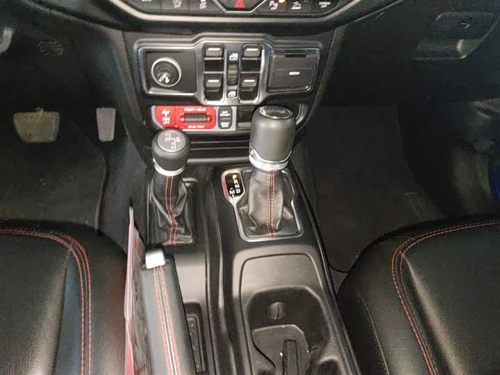 Фото 13 - Jeep Wrangler