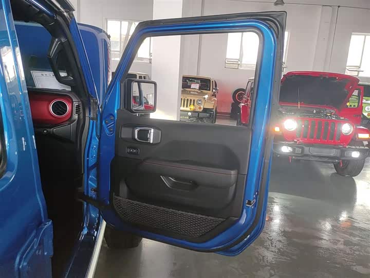 Фото 24 - Jeep Wrangler