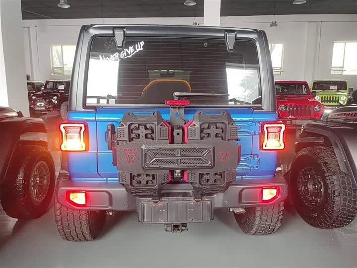 Фото 6 - Jeep Wrangler