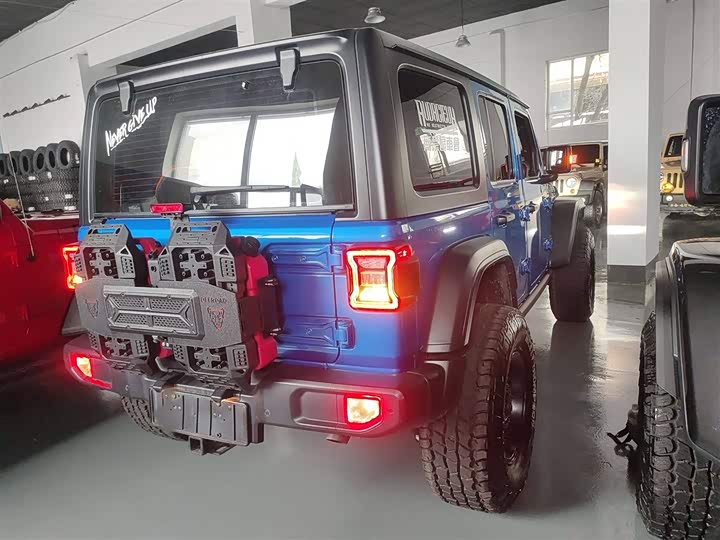 Фото 7 - Jeep Wrangler