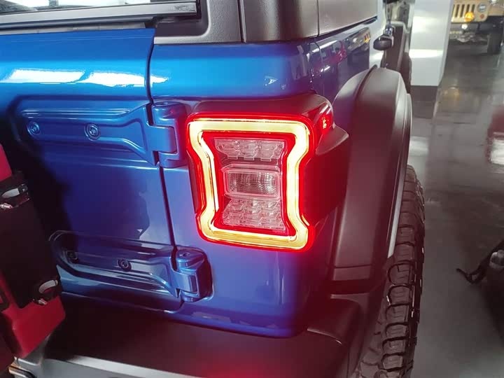 Фото 8 - Jeep Wrangler