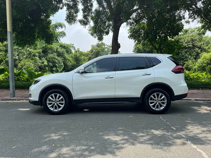 Фото 10 - Nissan X-Trail