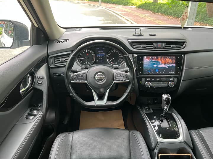 Фото 14 - Nissan X-Trail