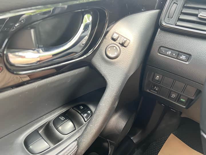 Фото 21 - Nissan X-Trail