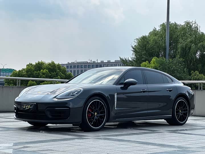 Фото 1 - Porsche Panamera