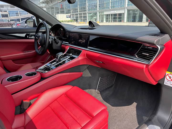 Фото 14 - Porsche Panamera