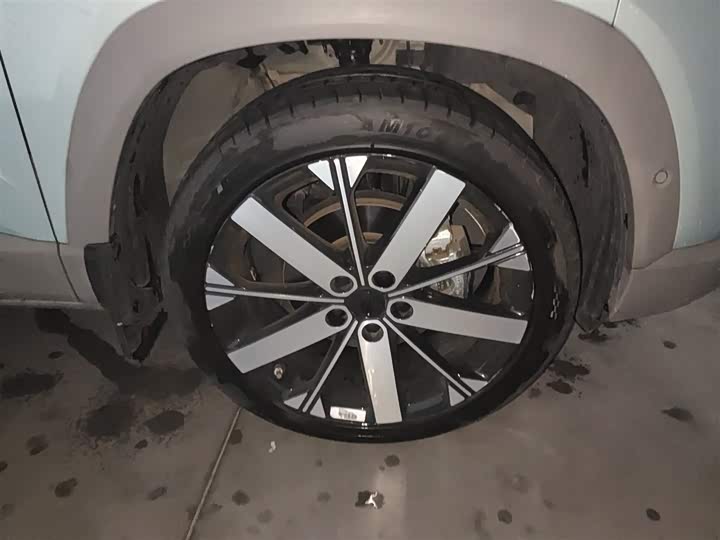 Фото 26 - Geely Icon