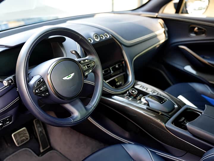 Фото 4 - Aston Martin DBX