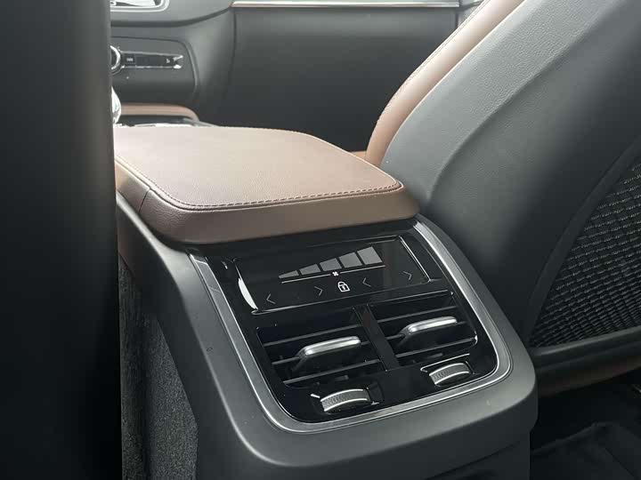 Фото 13 - Volvo XC90 Hybrid