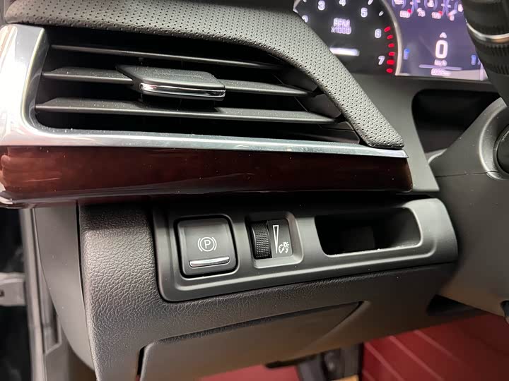 Фото 17 - Cadillac CT6