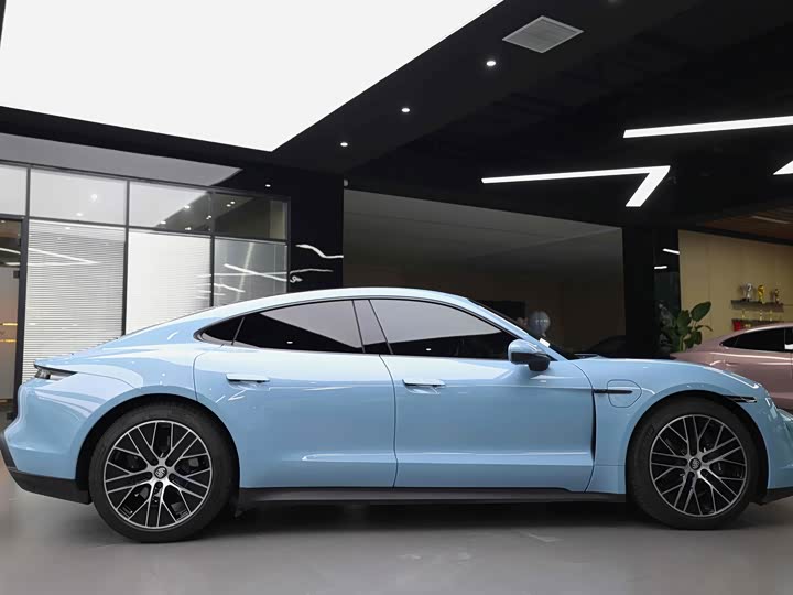 Фото 4 - Porsche Taycan