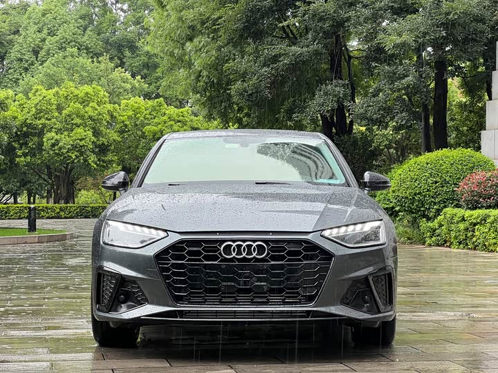 Фото 2 - Audi A4L