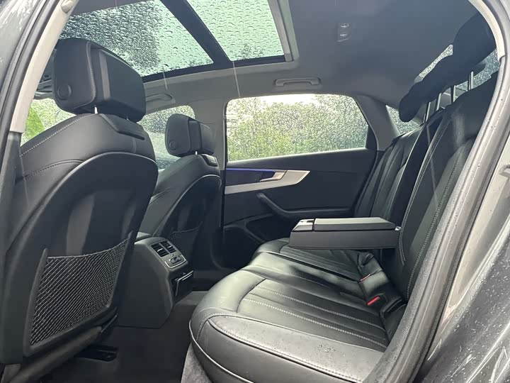 Фото 4 - Audi A4L