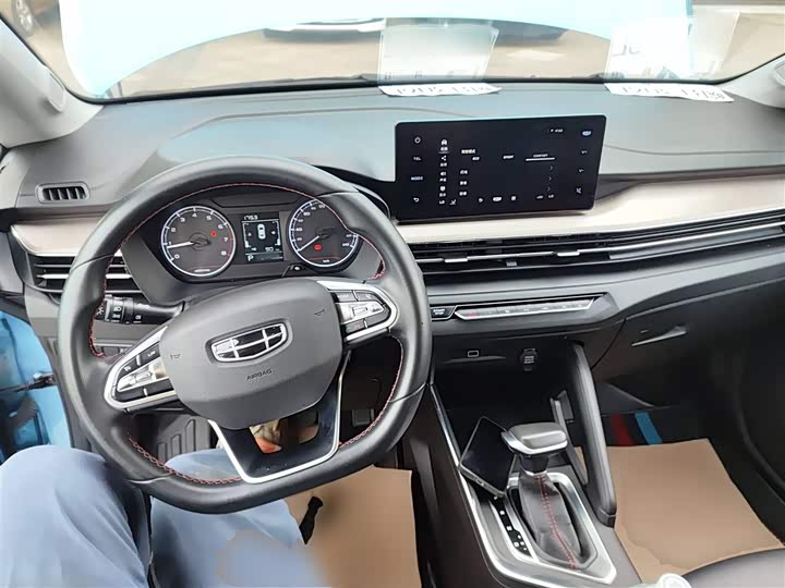 Фото 10 - Geely Vision X3