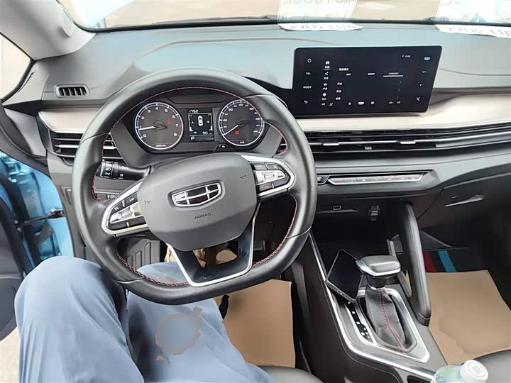 Фото 11 - Geely Vision X3