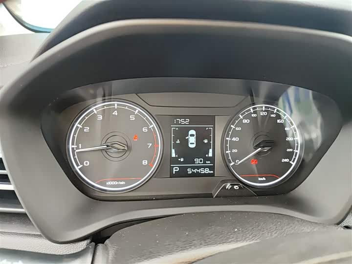 Фото 12 - Geely Vision X3