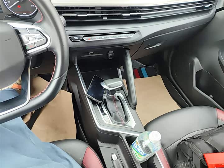 Фото 14 - Geely Vision X3