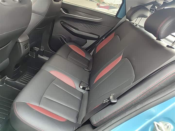 Фото 16 - Geely Vision X3