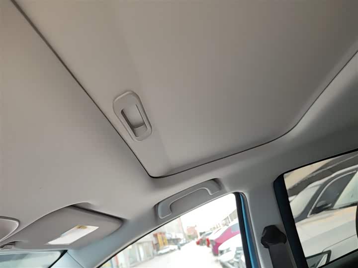 Фото 17 - Geely Vision X3